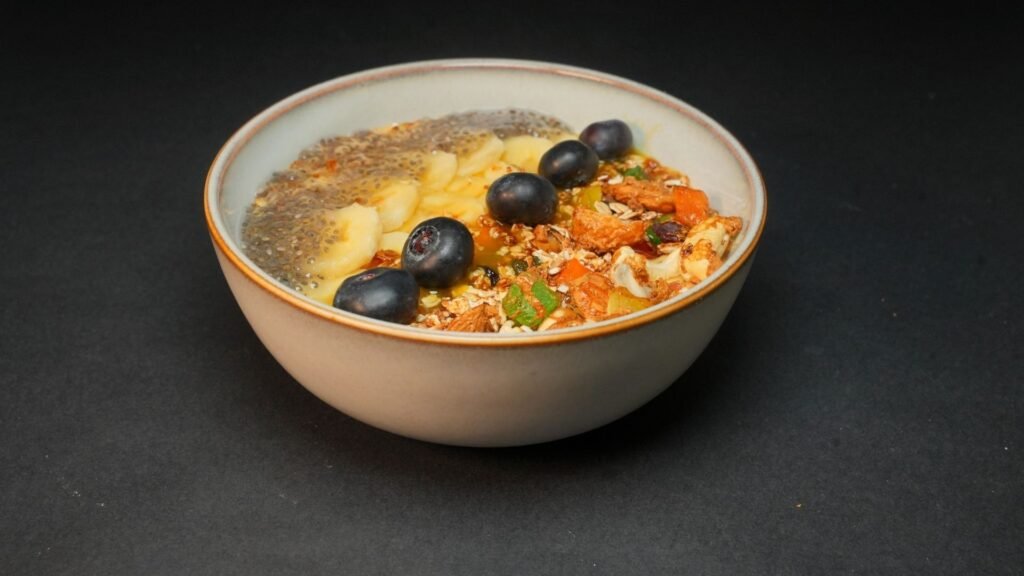 Banana, Raw Cacao & Mixed Nuts Smoothie Bowl